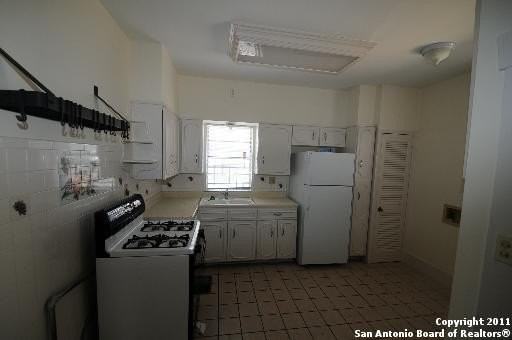 423 W Huisache Ave - Photo 6 of 17
