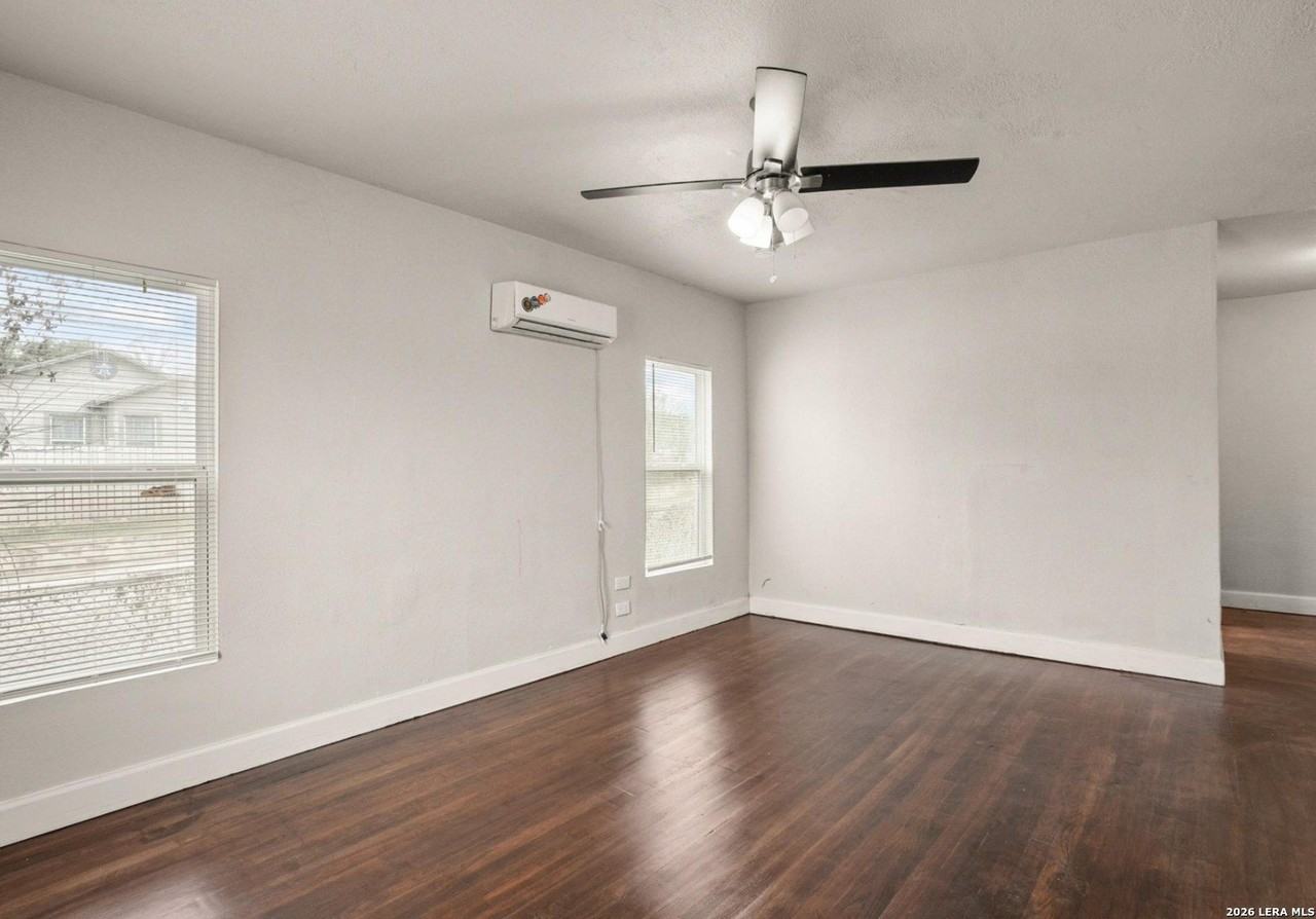 2303 Burnet St - Photo 2 of 9