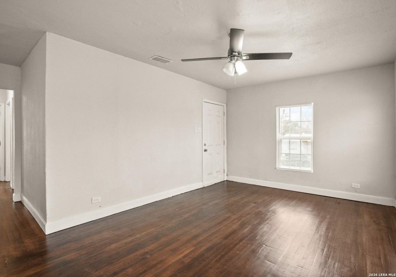 2303 Burnet St - Photo 3 of 9