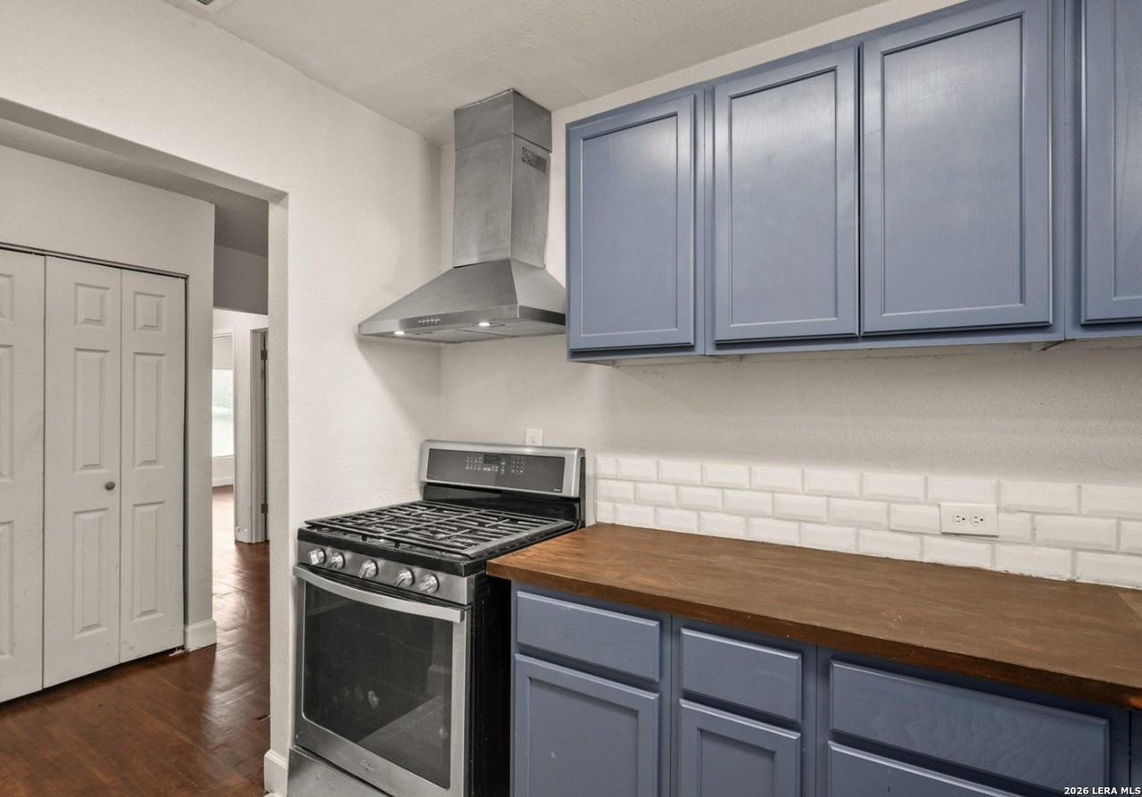 2303 Burnet St - Photo 5 of 9