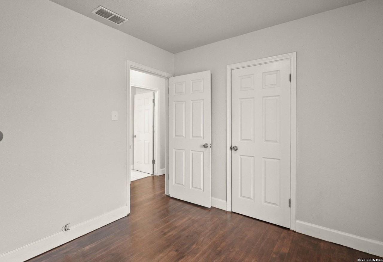 2303 Burnet St - Photo 7 of 9