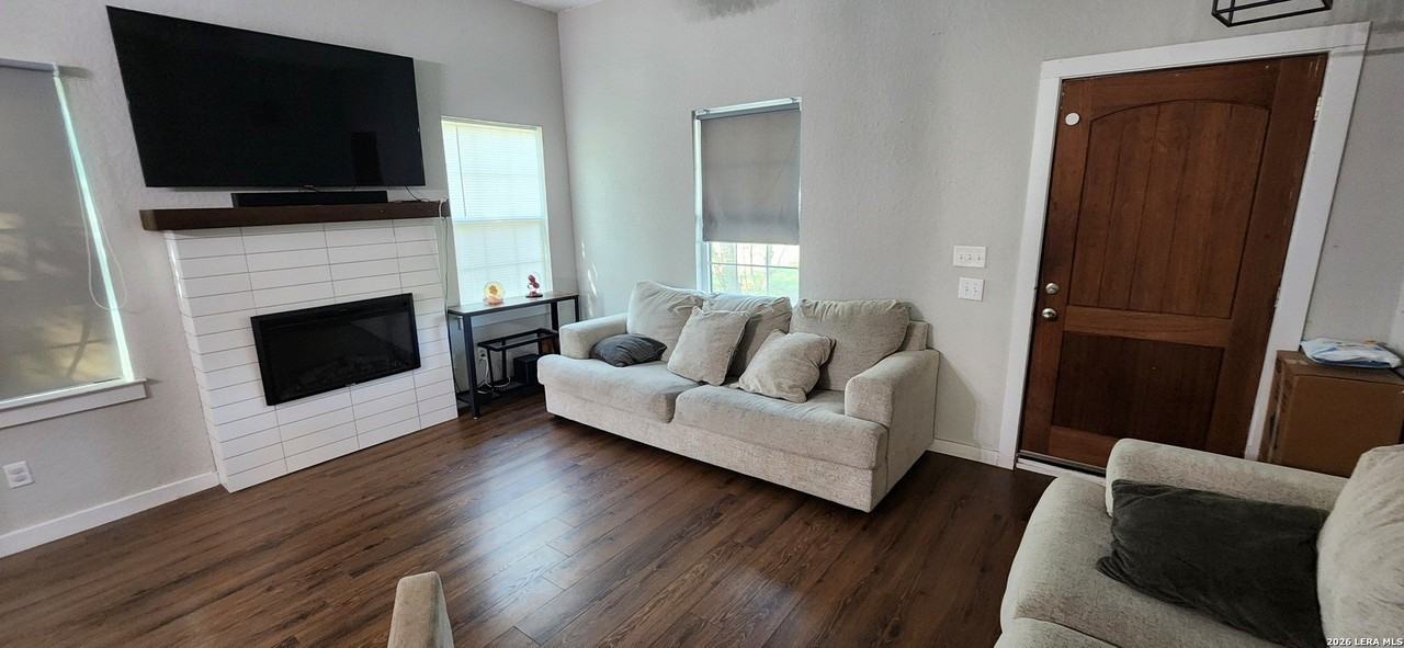 1005 3rd St - Photo 2 of 8
