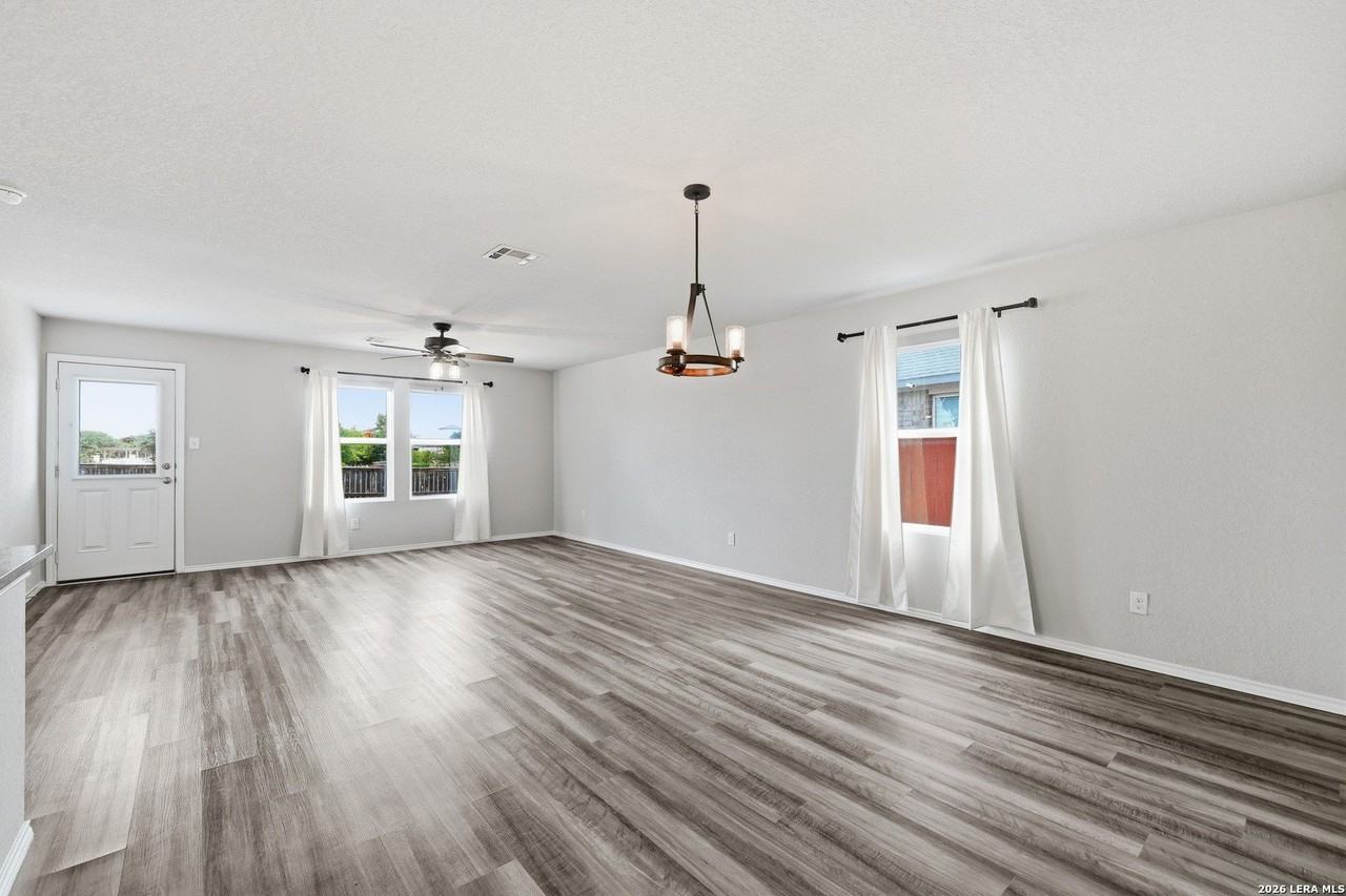 13755 Bradford Park - Photo 3 of 27