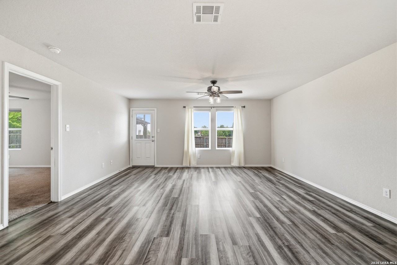 13755 Bradford Park - Photo 4 of 27