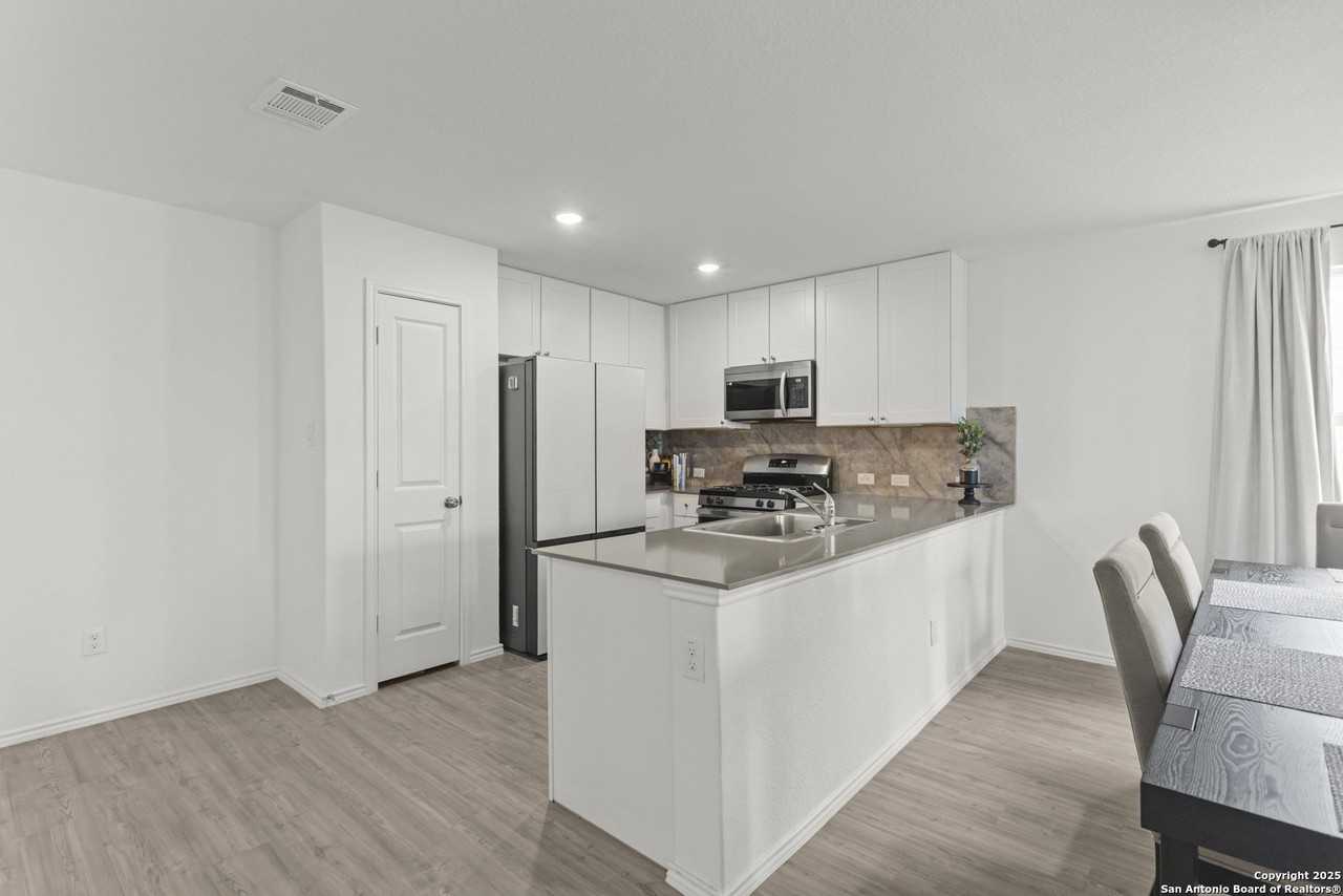 7022 Serf Pl - Photo 5 of 29