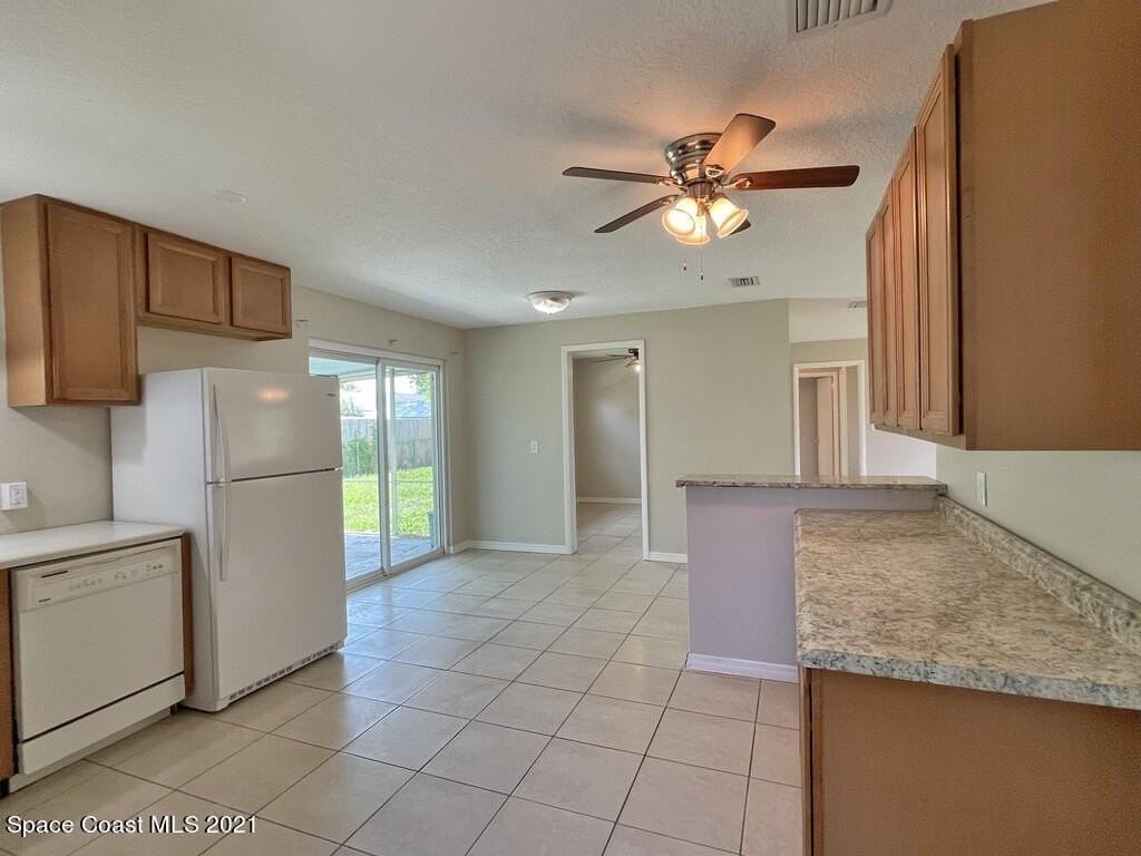 304 3rd St - Photo 3 of 20