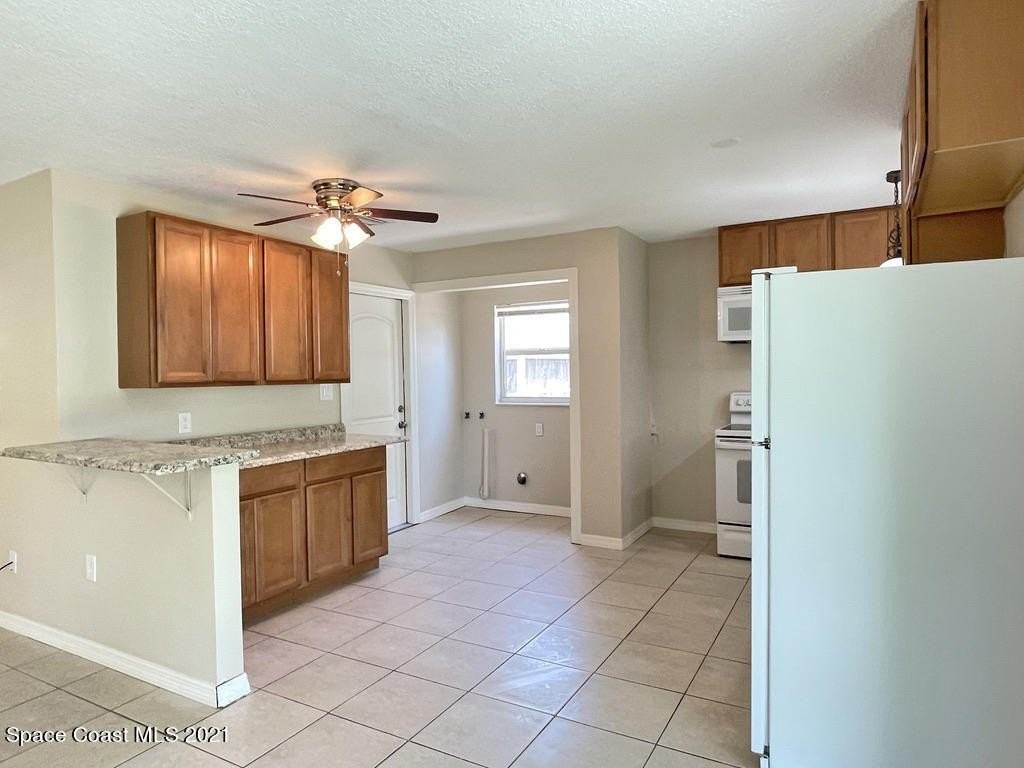 304 3rd St - Photo 4 of 20