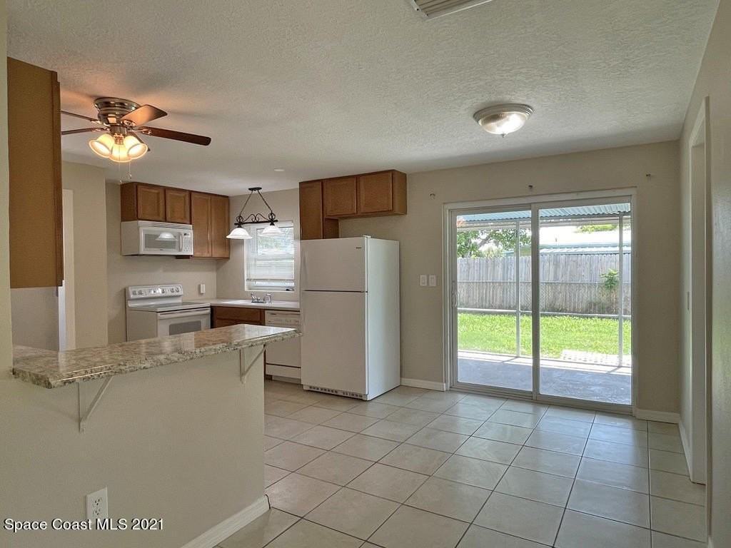 304 3rd St - Photo 5 of 20