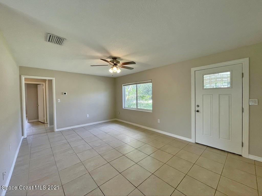 304 3rd St - Photo 6 of 20