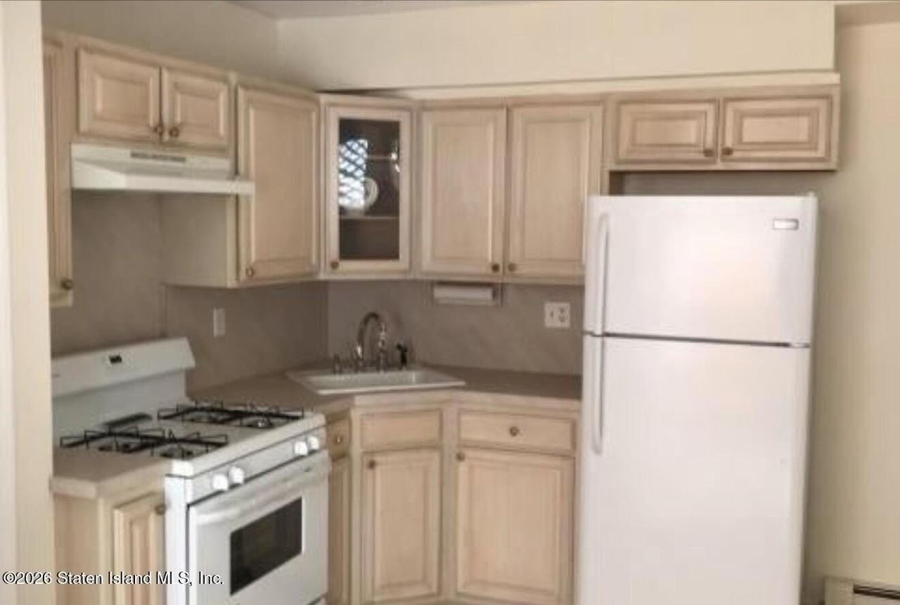67 Robinson Ave - Photo 2 of 6