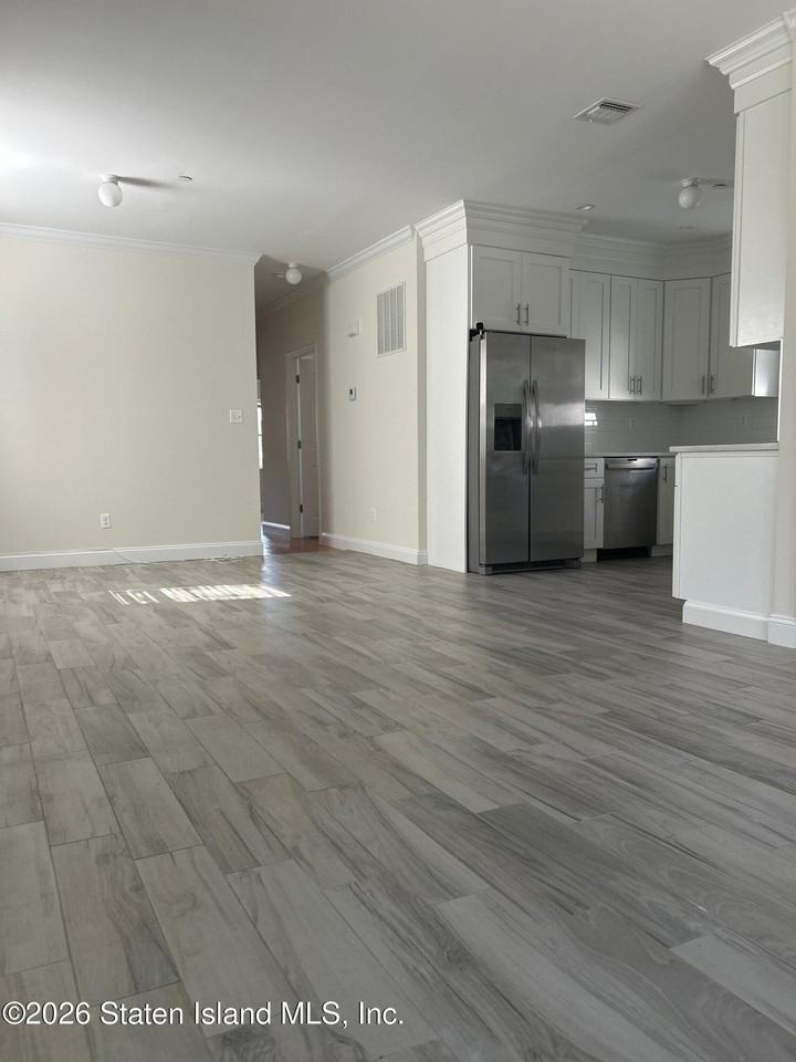 25 Knesel St - Photo 7 of 10