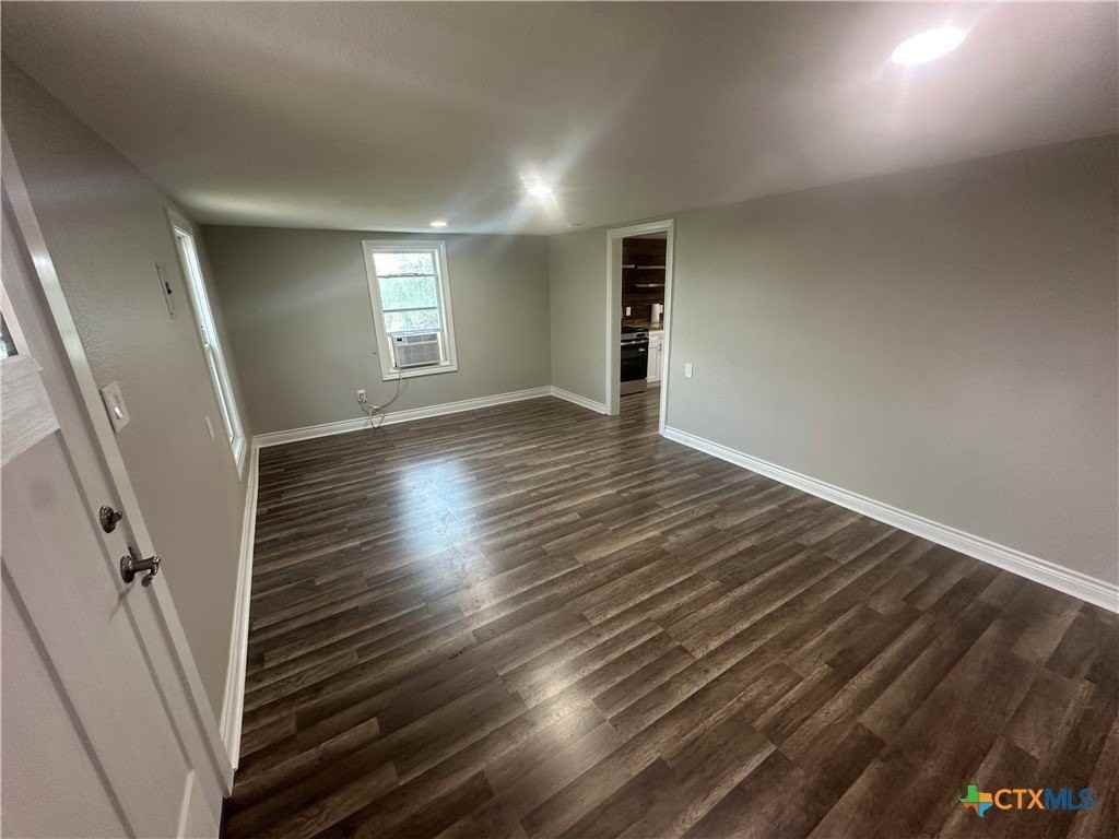 1515 Wright St - Photo 7 of 16