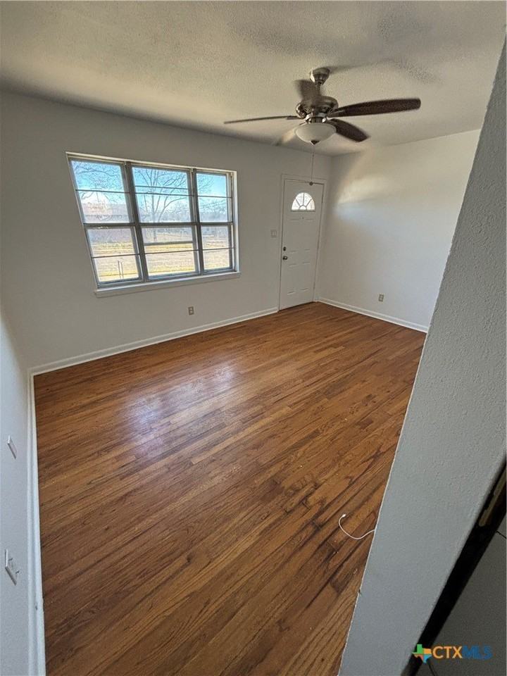 1110 S 13th St - Photo 3 of 10