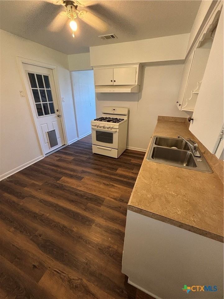 1110 S 13th St - Photo 5 of 10