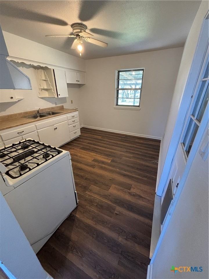 1110 S 13th St - Photo 6 of 10