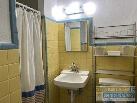 202 N Yturria St #4 - Photo 6 of 7