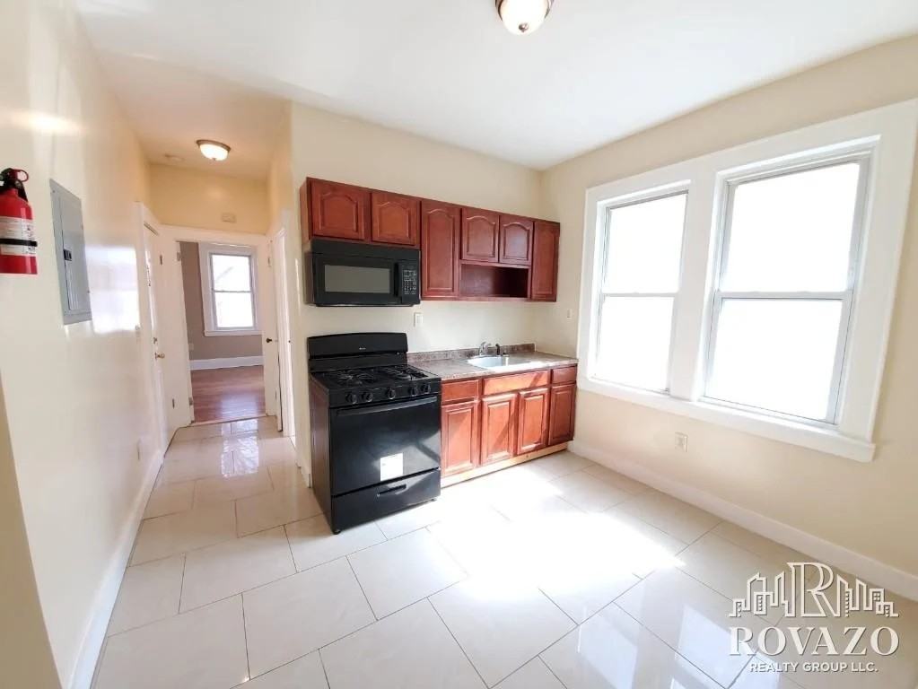 43 Underwood Street #2rr - Photo 2 of 8
