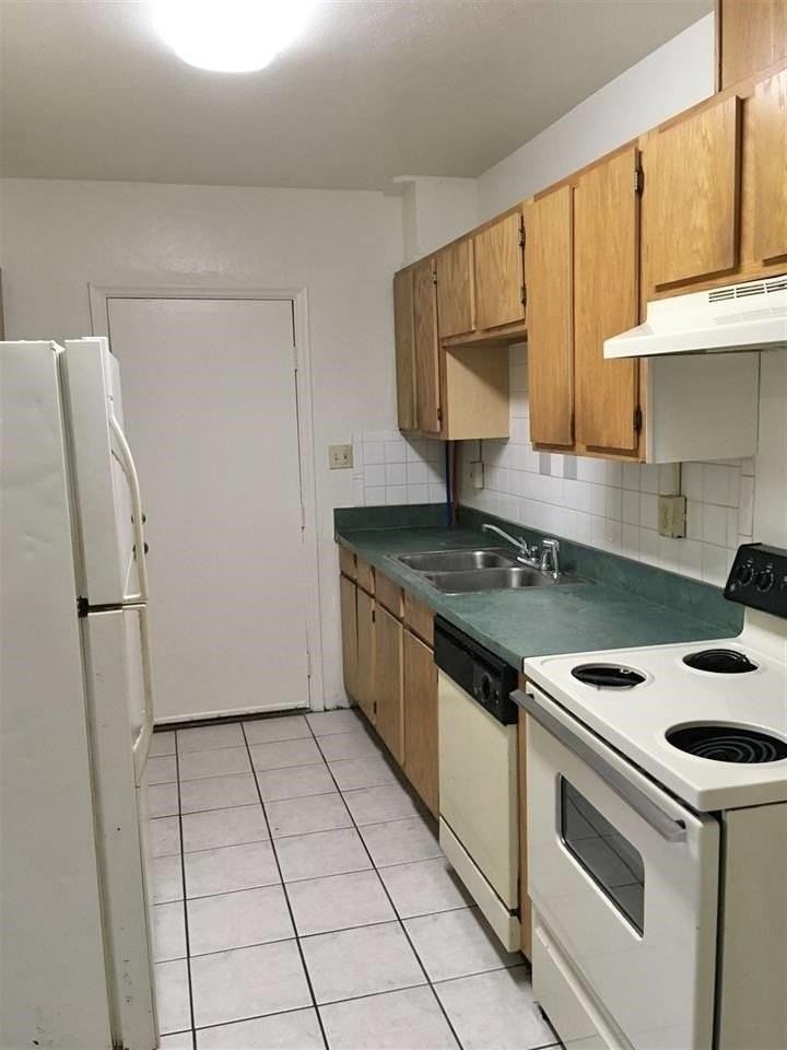 1440 Hudson St #2 - Photo 5 of 9