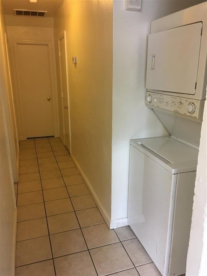 1440 Hudson St #2 - Photo 6 of 9