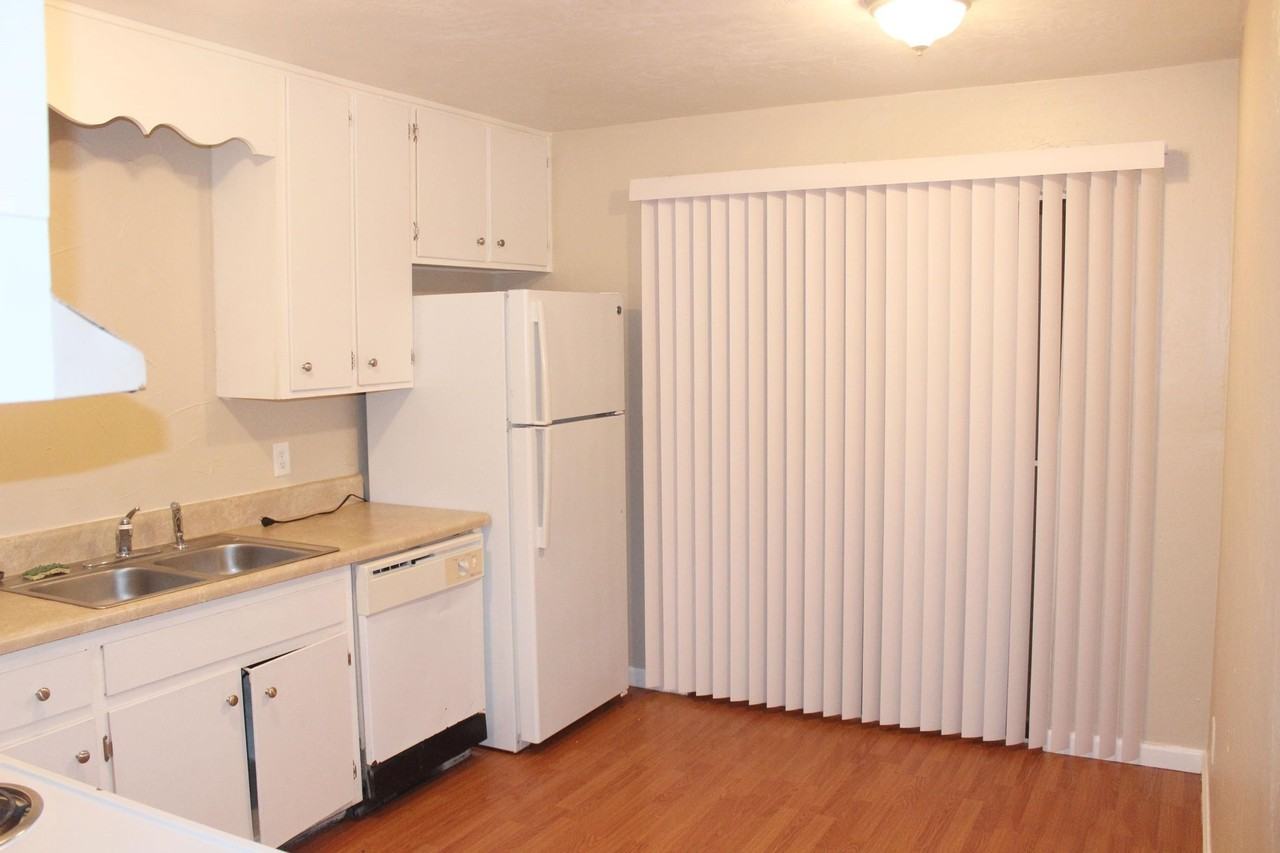 1550 Blountstown St - Photo 3 of 9