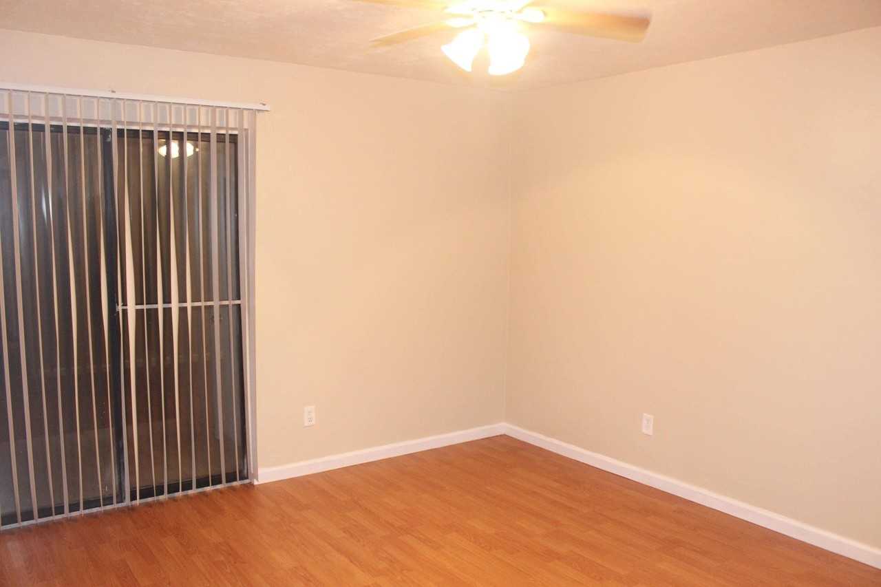 1550 Blountstown St - Photo 5 of 9
