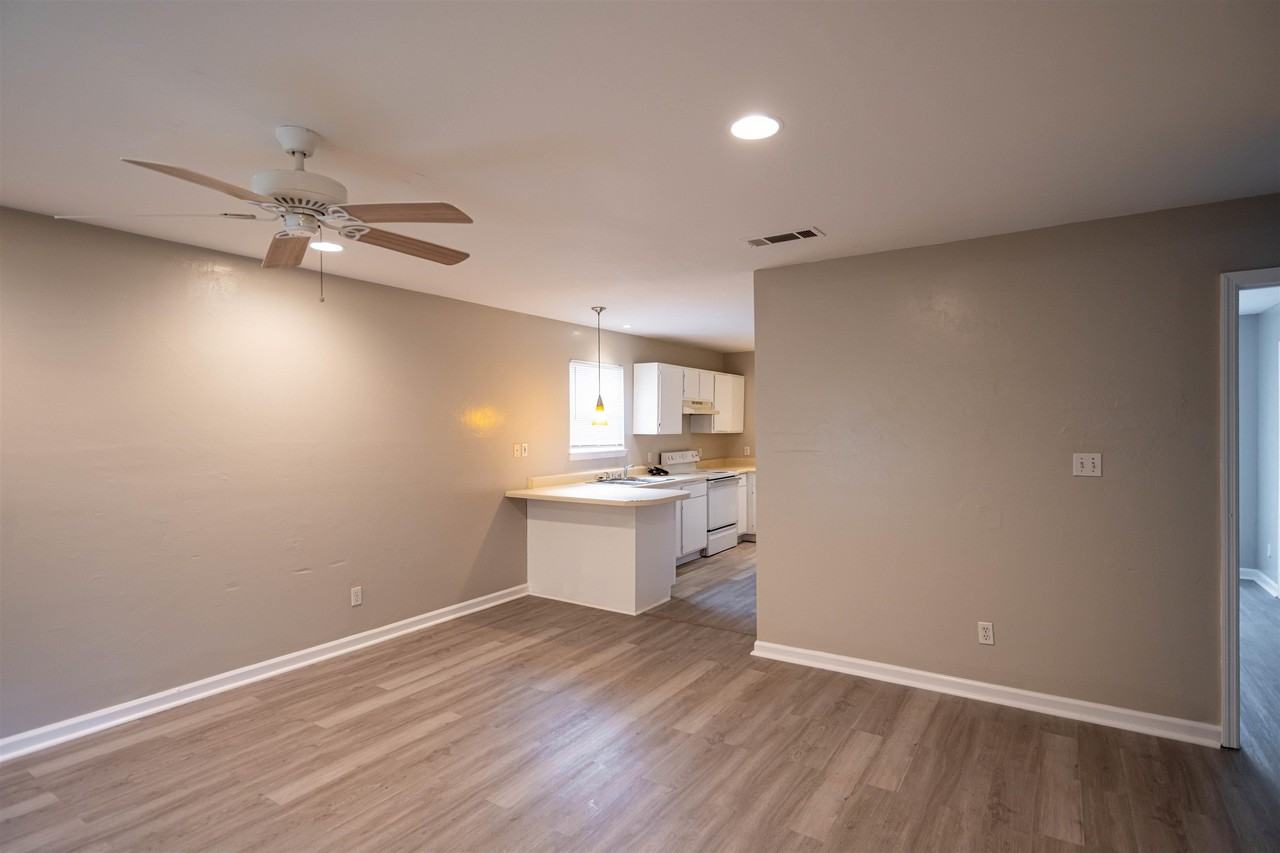 1318 Melvin St - Photo 3 of 26