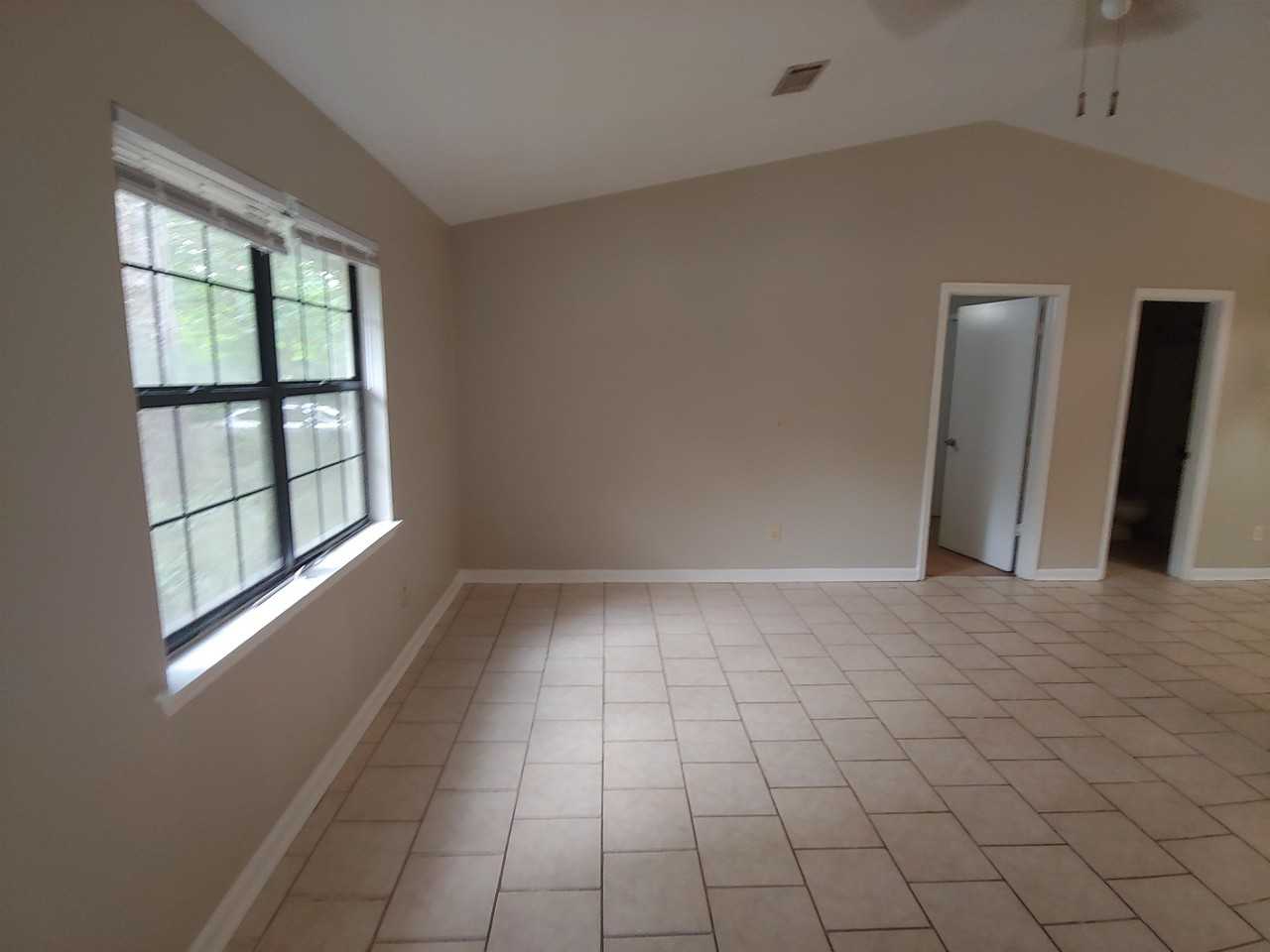 905 Tomahawk Ct - Photo 3 of 17