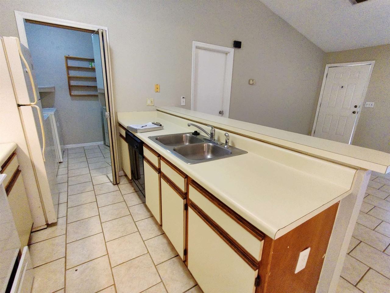 905 Tomahawk Ct - Photo 6 of 17