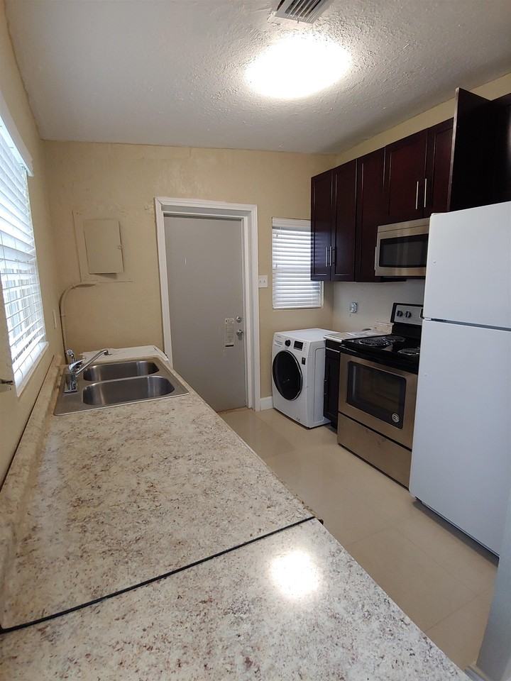 2347 Keith St - Photo 4 of 12