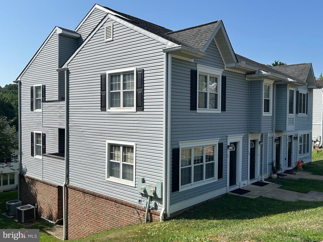 27 Martine Ct - Photo 2 of 19