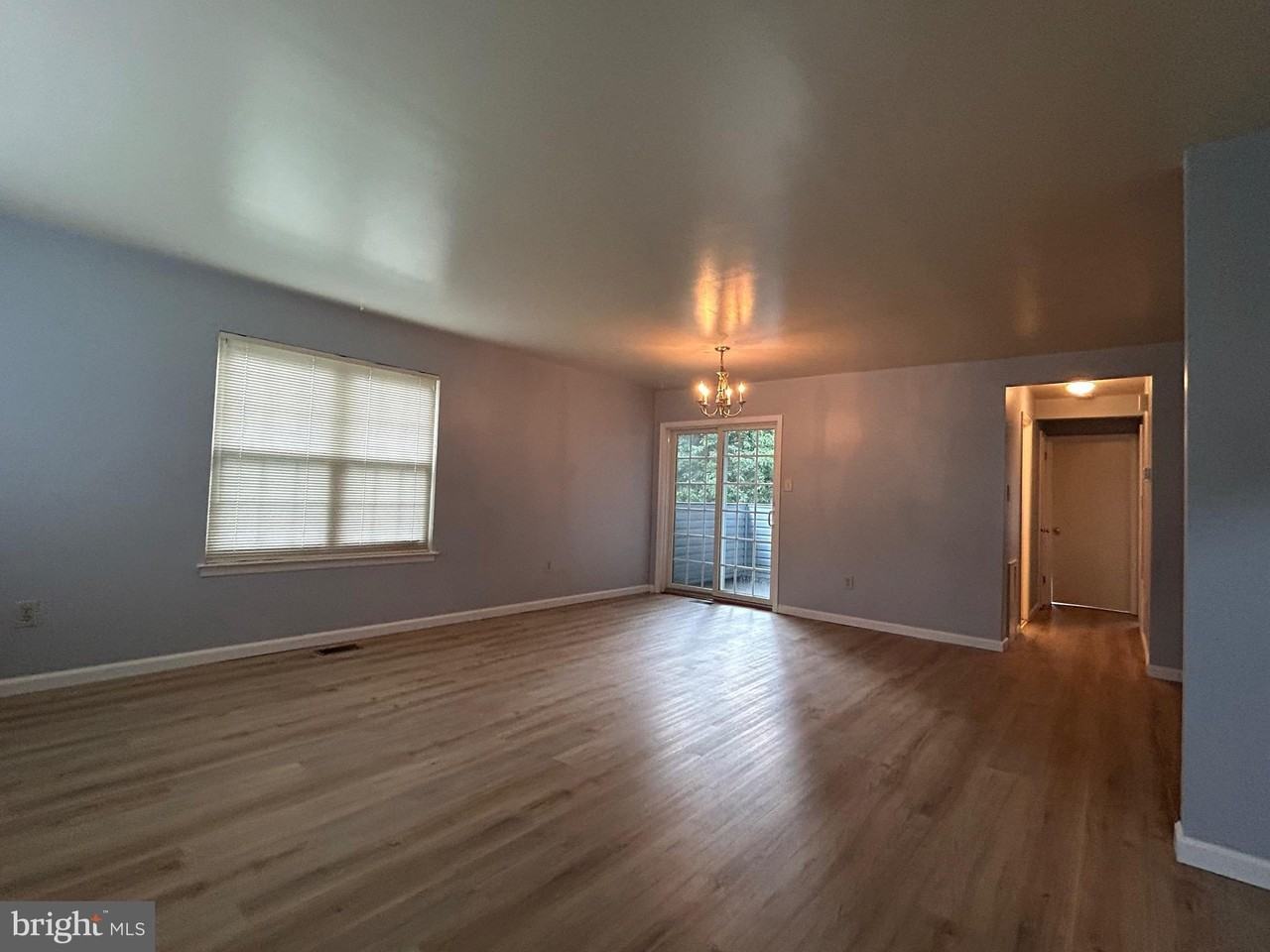27 Martine Ct - Photo 4 of 19