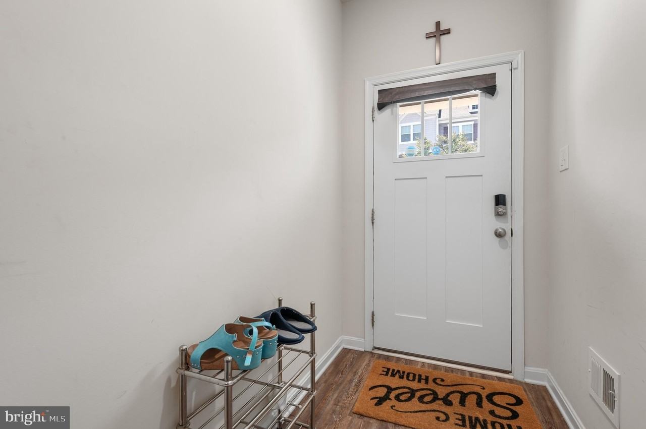 1010 Tuscany Ln - Photo 4 of 44