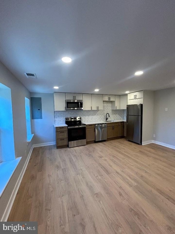 1130 Light St #2