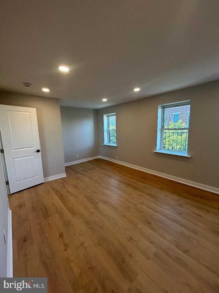 1130 Light St #2 - Photo 3 of 5