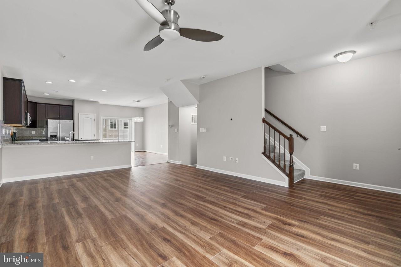 9442 Adelaide Ln - Photo 5 of 34