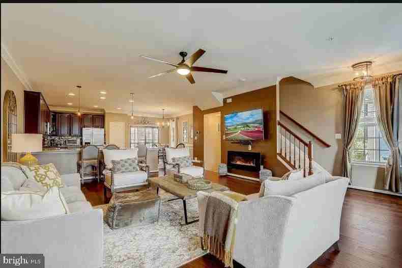 9515 Mary Geneva Ln - Photo 2 of 17