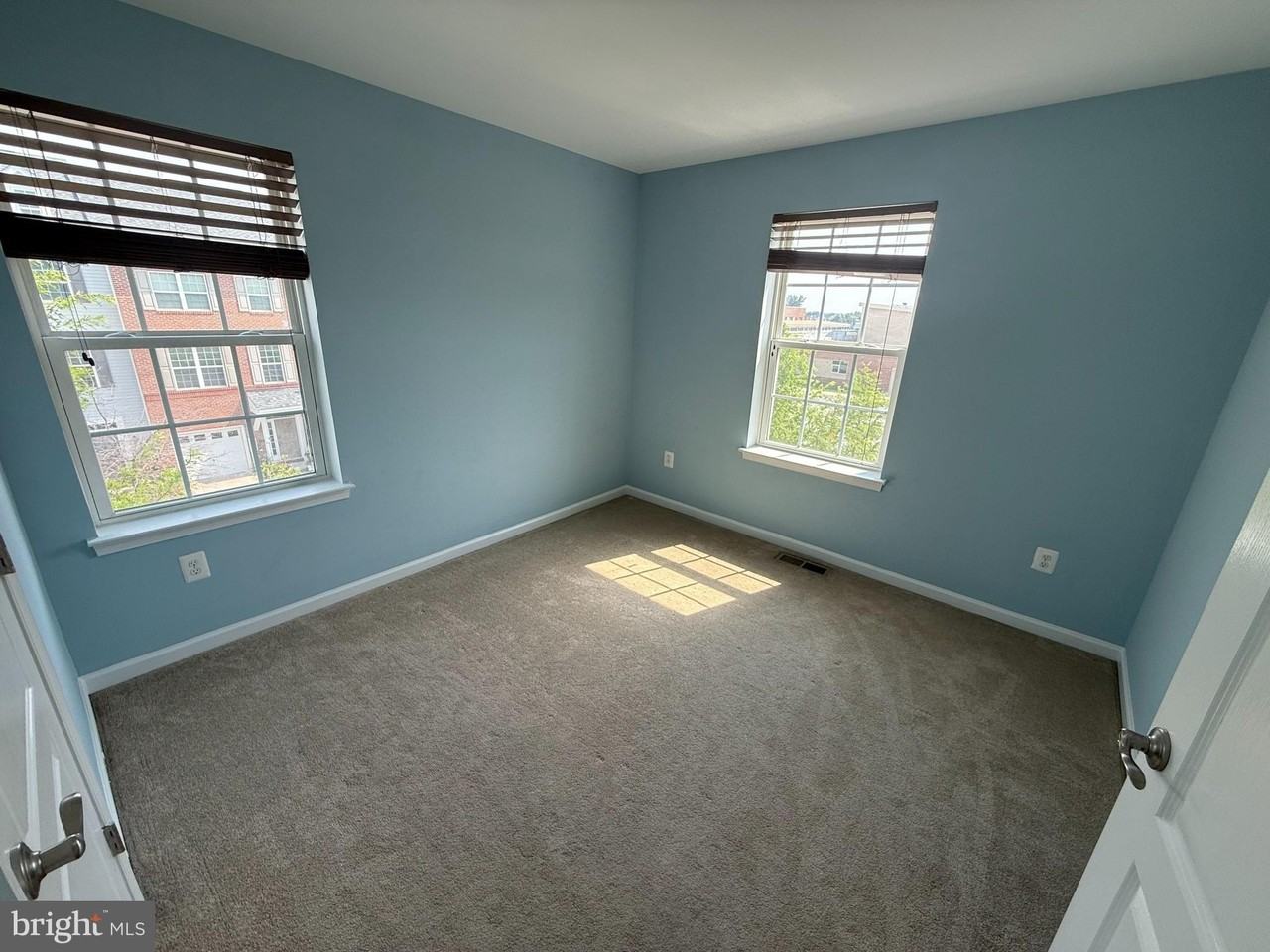 9515 Mary Geneva Ln - Photo 5 of 17