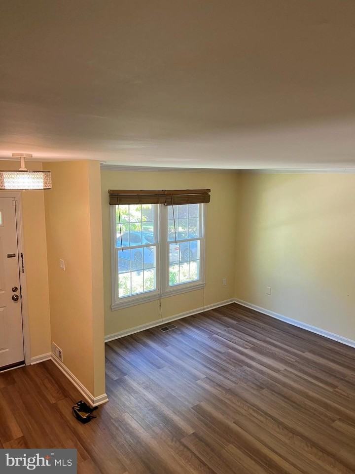 2915 Mozart Dr - Photo 2 of 5