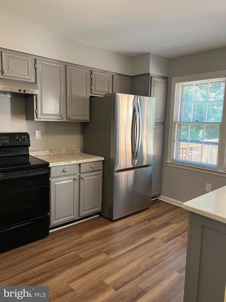 2915 Mozart Dr - Photo 3 of 5