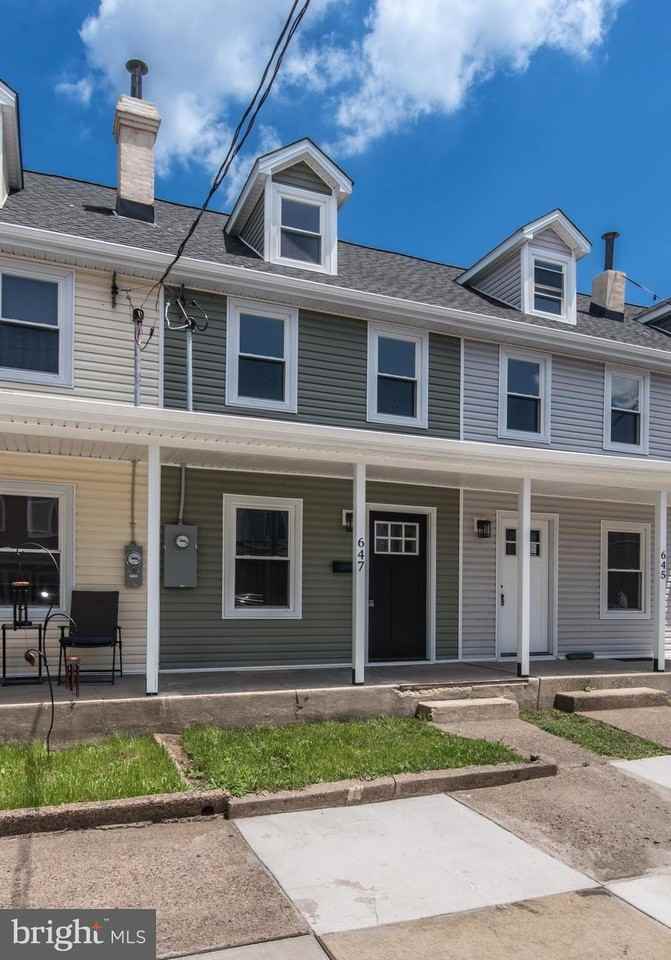647 Spruce St - Photo 2 of 37