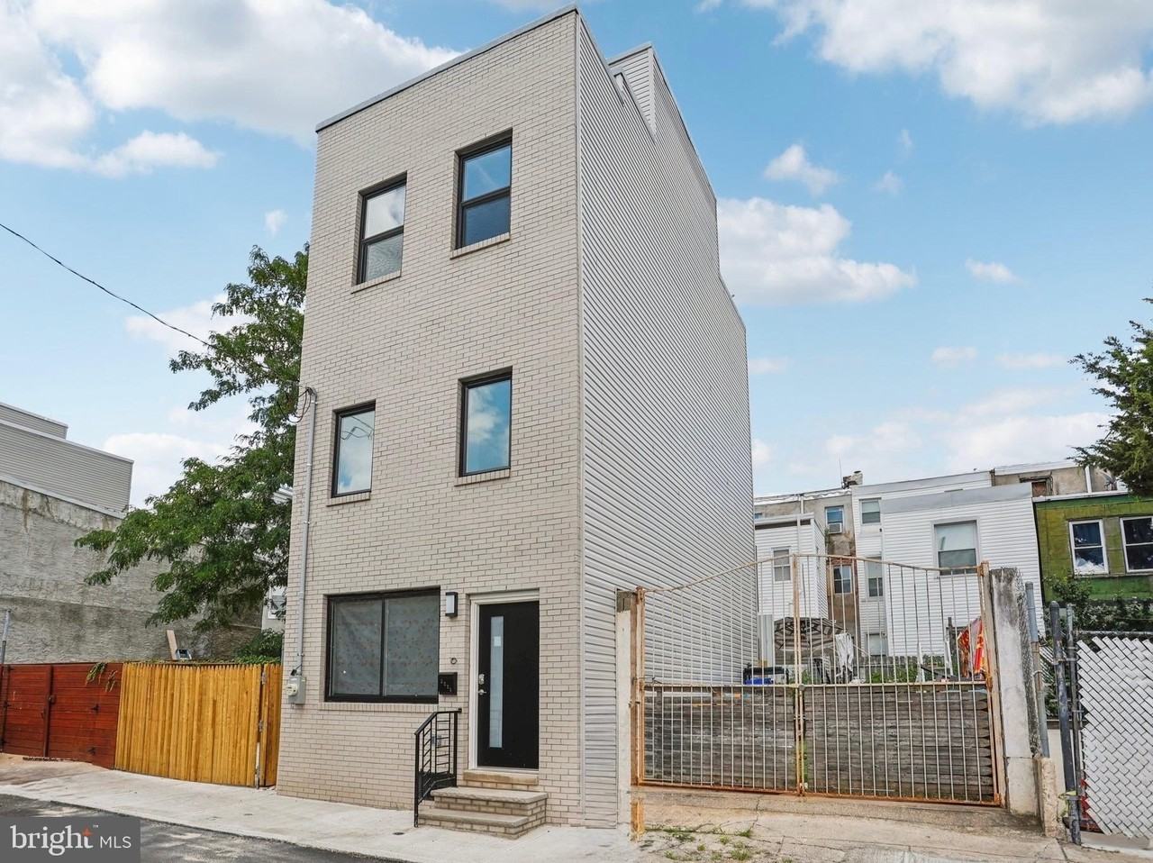 2225 N Waterloo St - Photo 2 of 43