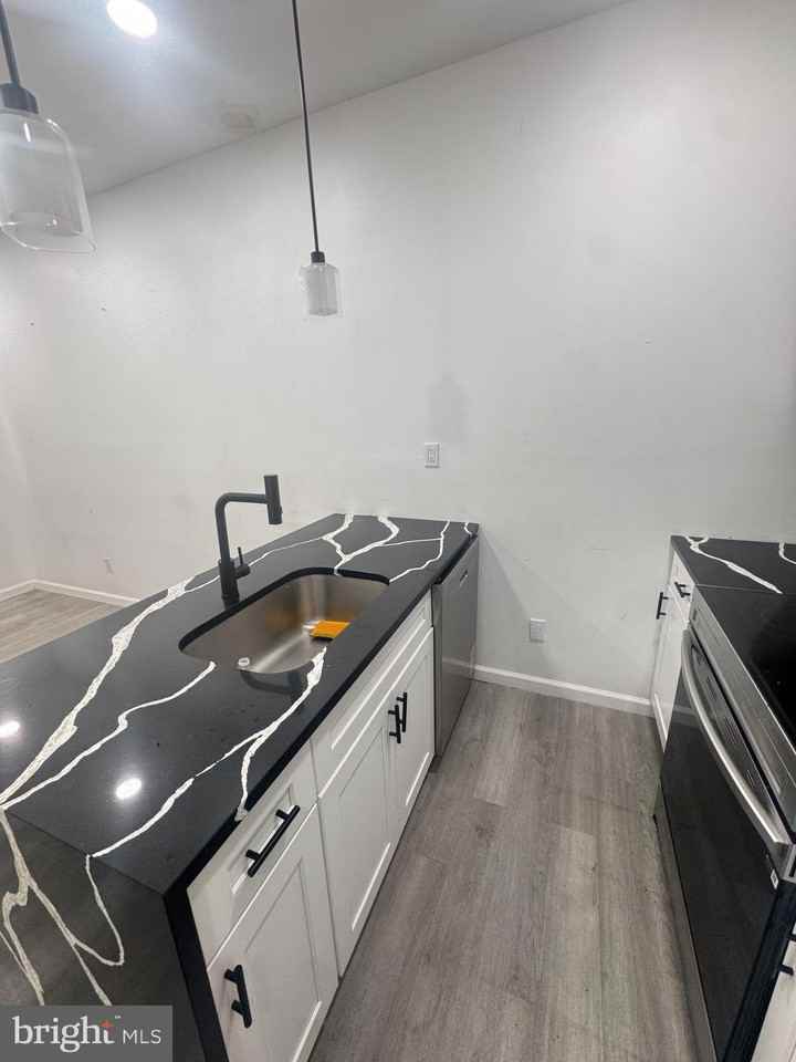 2328 Nicholas St - Photo 4 of 13