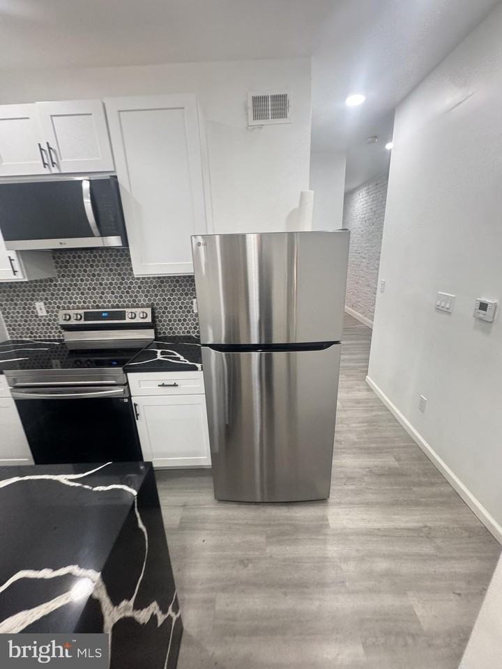 2328 Nicholas St - Photo 5 of 13