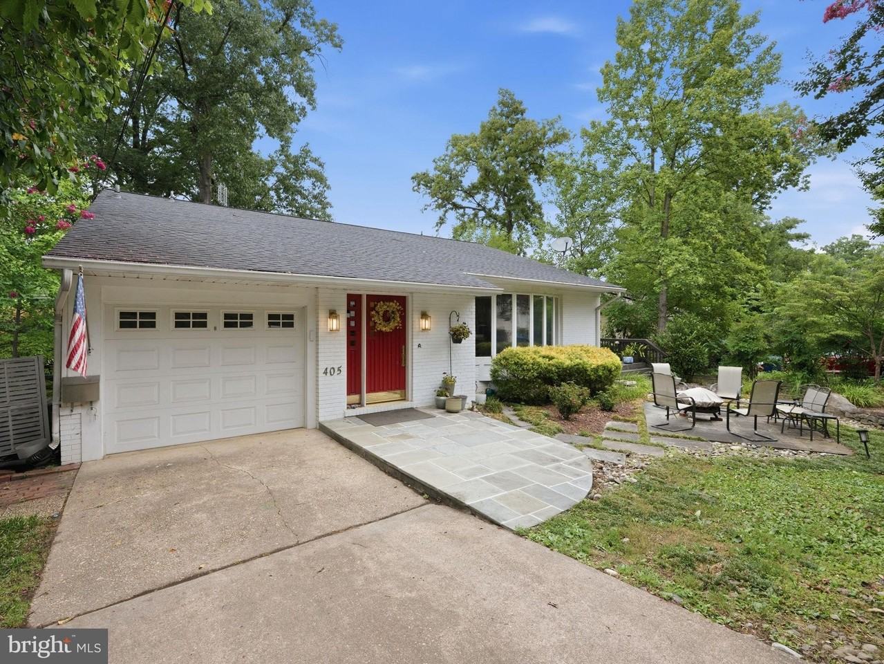 405 Underhill Pl - Photo 2 of 24