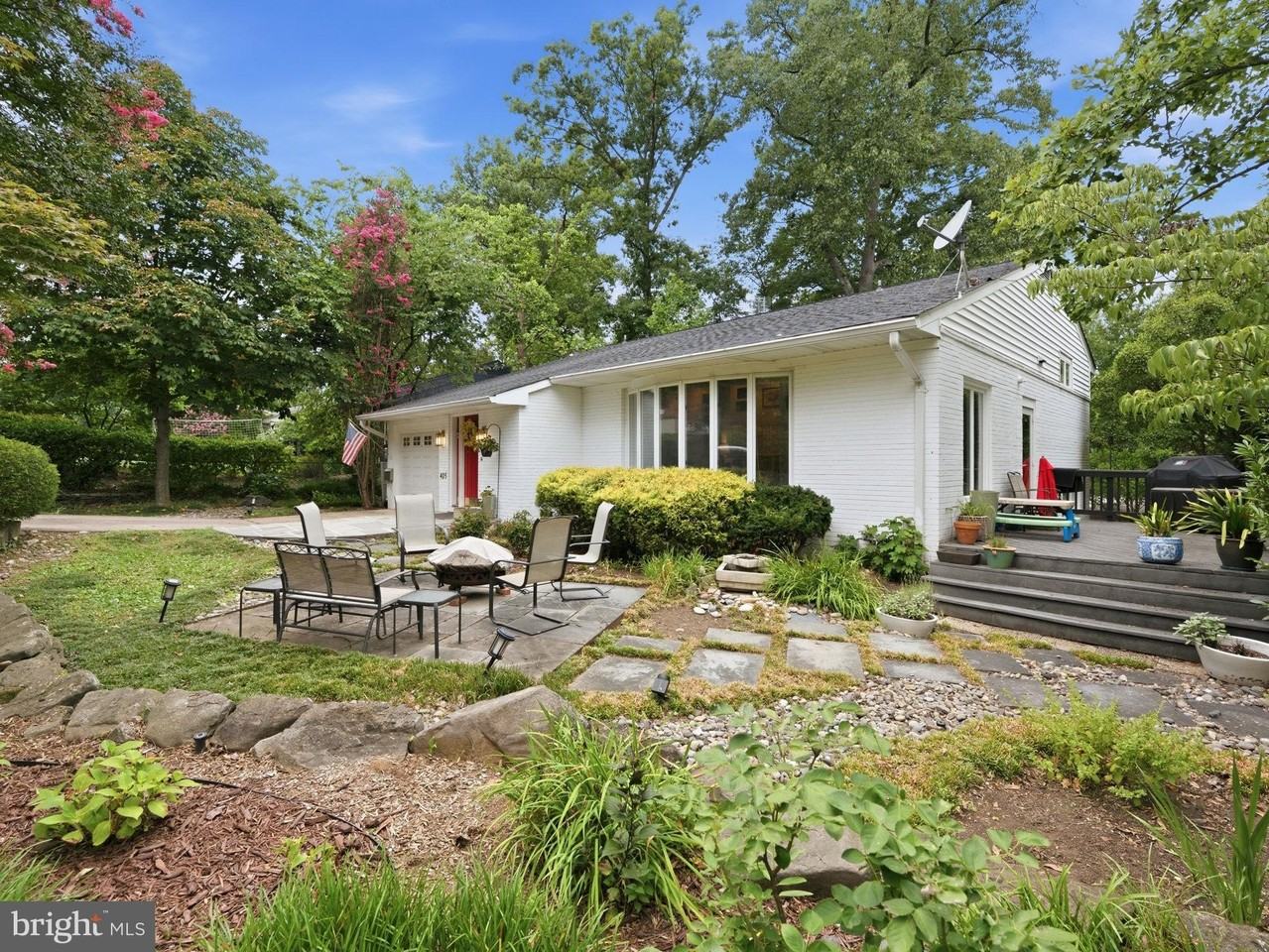 405 Underhill Pl - Photo 3 of 24