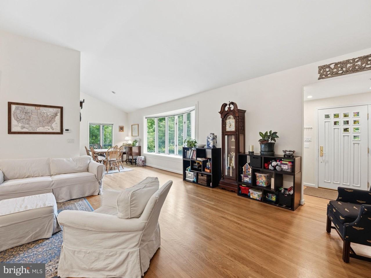 405 Underhill Pl - Photo 7 of 24
