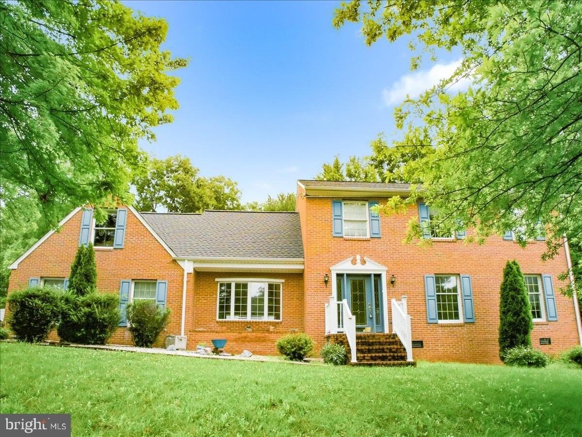 111 Launchris Dr - Photo 2 of 50