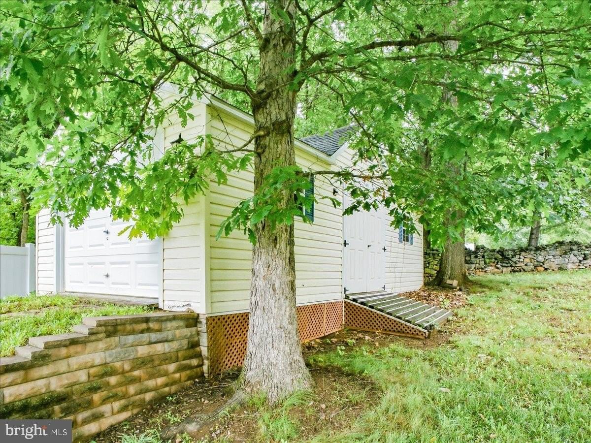 111 Launchris Dr - Photo 7 of 50