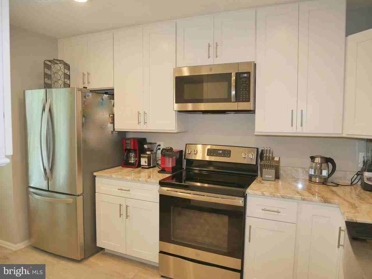 2774 Grovemore Ln - Photo 4 of 34