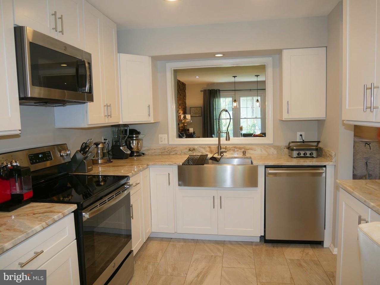 2774 Grovemore Ln - Photo 5 of 34